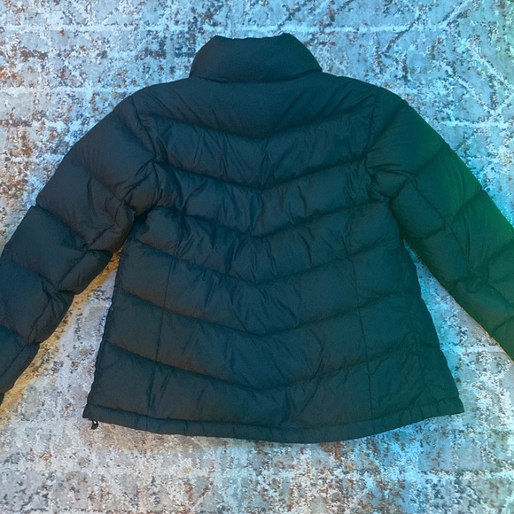 Beautiful authentic North Face Coat. Light weight with no flaws. - Picture 5 of 6